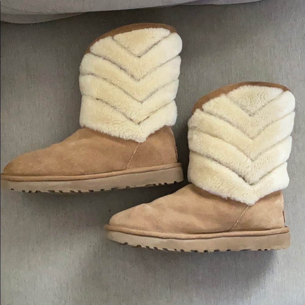 Like new size 9 chestnut Uggs